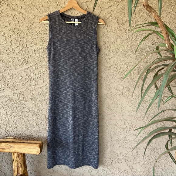 Marled Fitted Dress with Ruched Twist in Back👀LOOK AT THE BACK - Picture 3 of 9